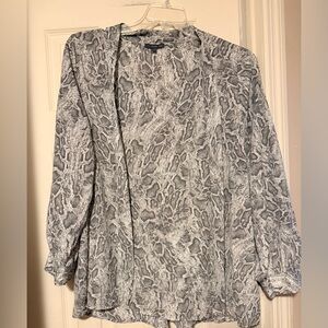 Women’s Plus West Kei Long Sleeve Snakeskin Blouse Shirt 1X Gray White V Neck